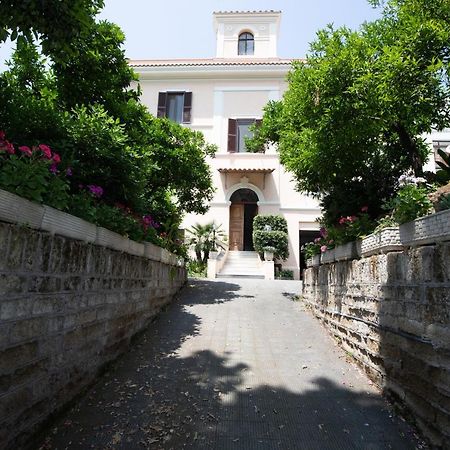 Domus Cordara - Splendido Appartamento Nel Verde ローマ エクステリア 写真